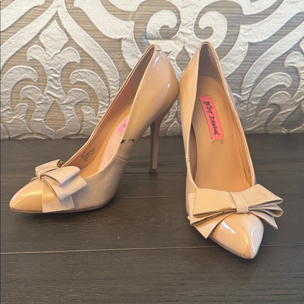 Betsey Johnson Tan Patent Bow Peep-Toe Stiletto Heels